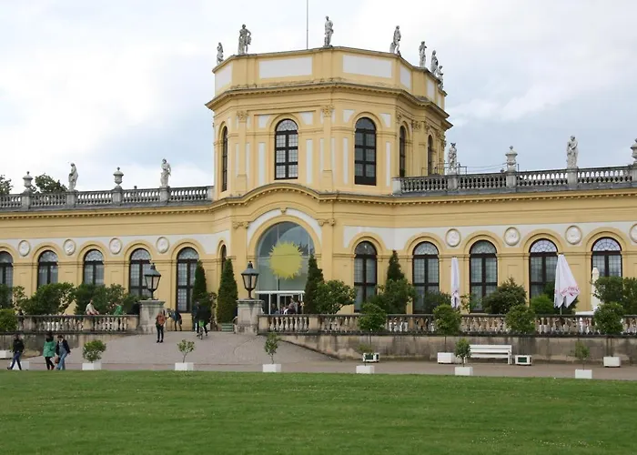 Lovely Central Located- Train, Restaurants & Spa